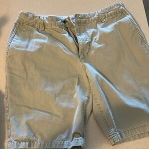 Men’s khaki shorts